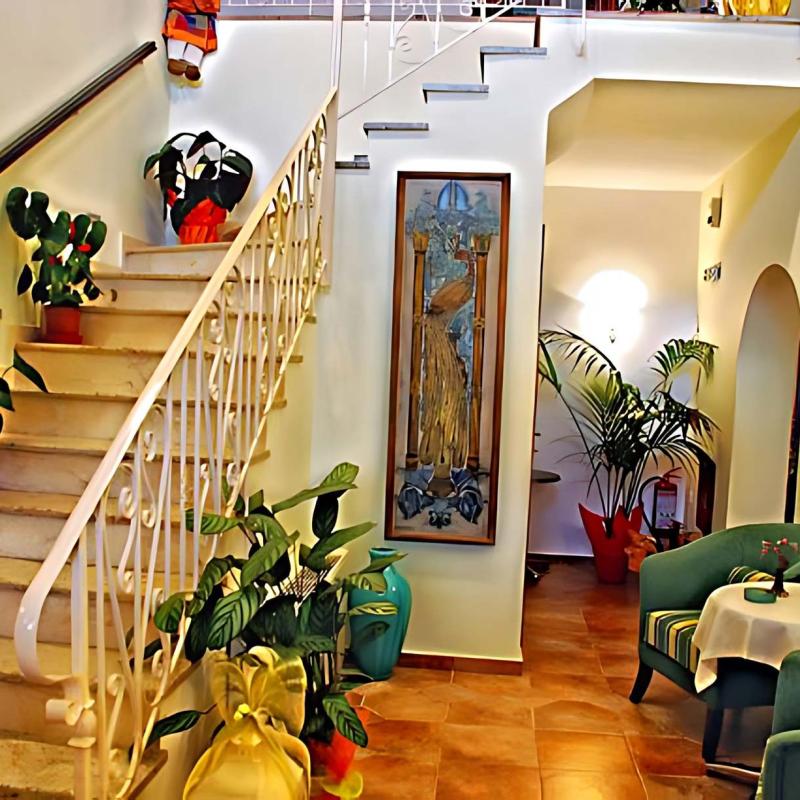 Interior 12