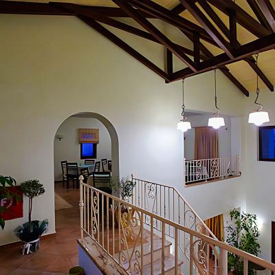Interior 6